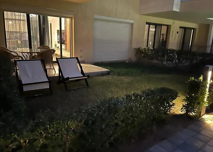Apartment G Cribs Ground-floor One-bedroom Pool View,
