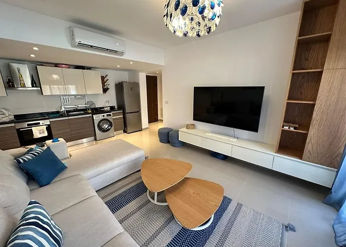 Apartment G Cribs Ground-floor One-bedroom Pool View, *