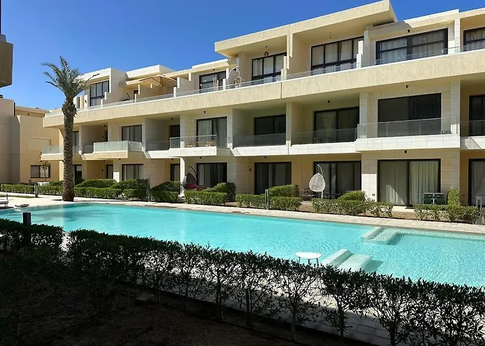 G Cribs Ground-floor One-bedroom Pool View, Apartment