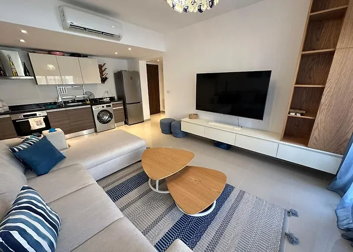 Apartment G Cribs Ground-floor One-bedroom Pool View,
