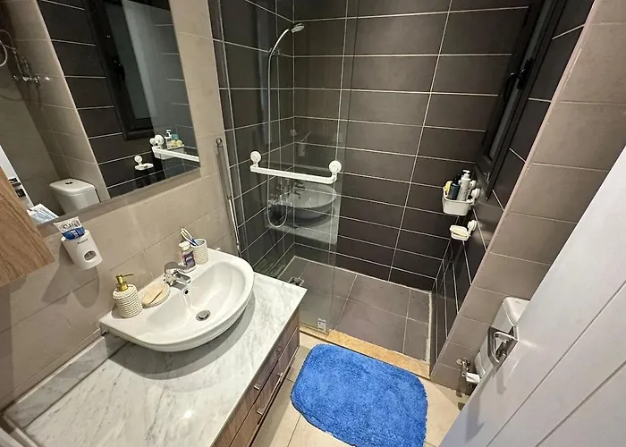 G Cribs Ground-floor One-bedroom Pool View,