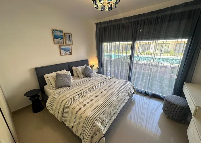 Apartment G Cribs Ground-floor One-bedroom Pool View,